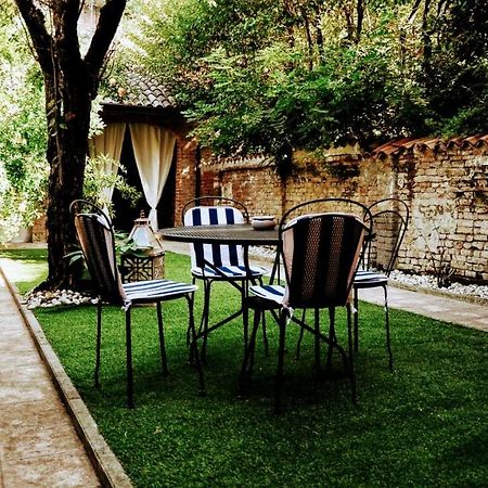 Garden Vittoria Villa Cremona Exteriör bild